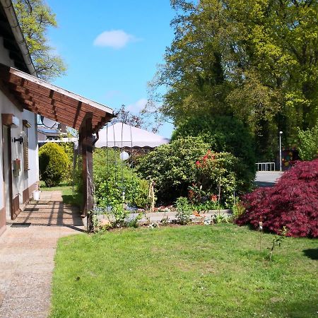 Kuenstler Ferienwohnung 3 Zimmer Kueche Bad Zentrale Lage Wulsbuttel Bagian luar foto