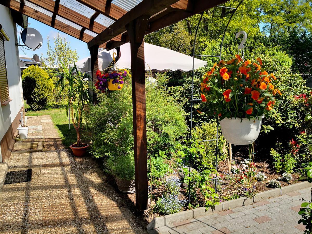 Kuenstler Ferienwohnung 3 Zimmer Kueche Bad Zentrale Lage Wulsbuttel Bagian luar foto