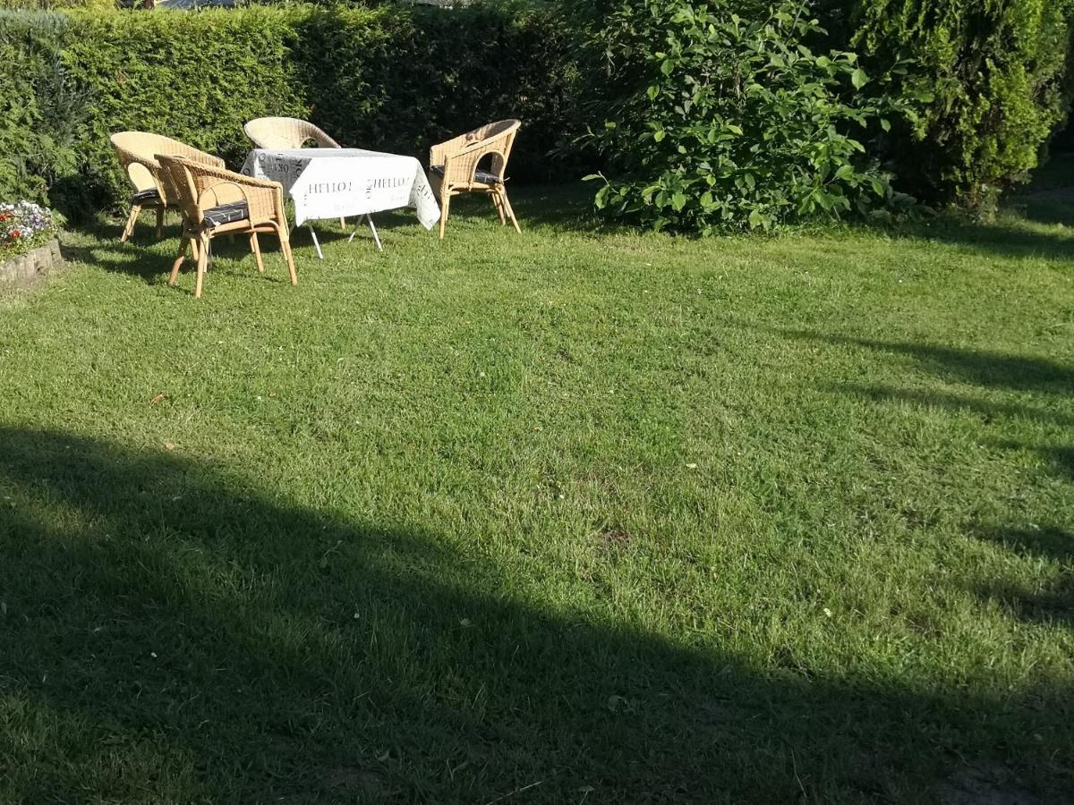 Kuenstler Ferienwohnung 3 Zimmer Kueche Bad Zentrale Lage Wulsbuttel Bagian luar foto