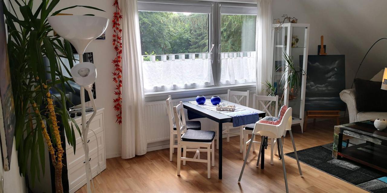 Kuenstler Ferienwohnung 3 Zimmer Kueche Bad Zentrale Lage Wulsbuttel Bagian luar foto