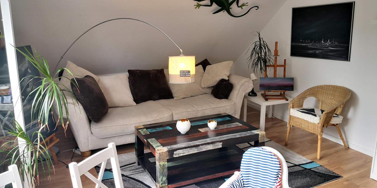 Kuenstler Ferienwohnung 3 Zimmer Kueche Bad Zentrale Lage Wulsbuttel Bagian luar foto