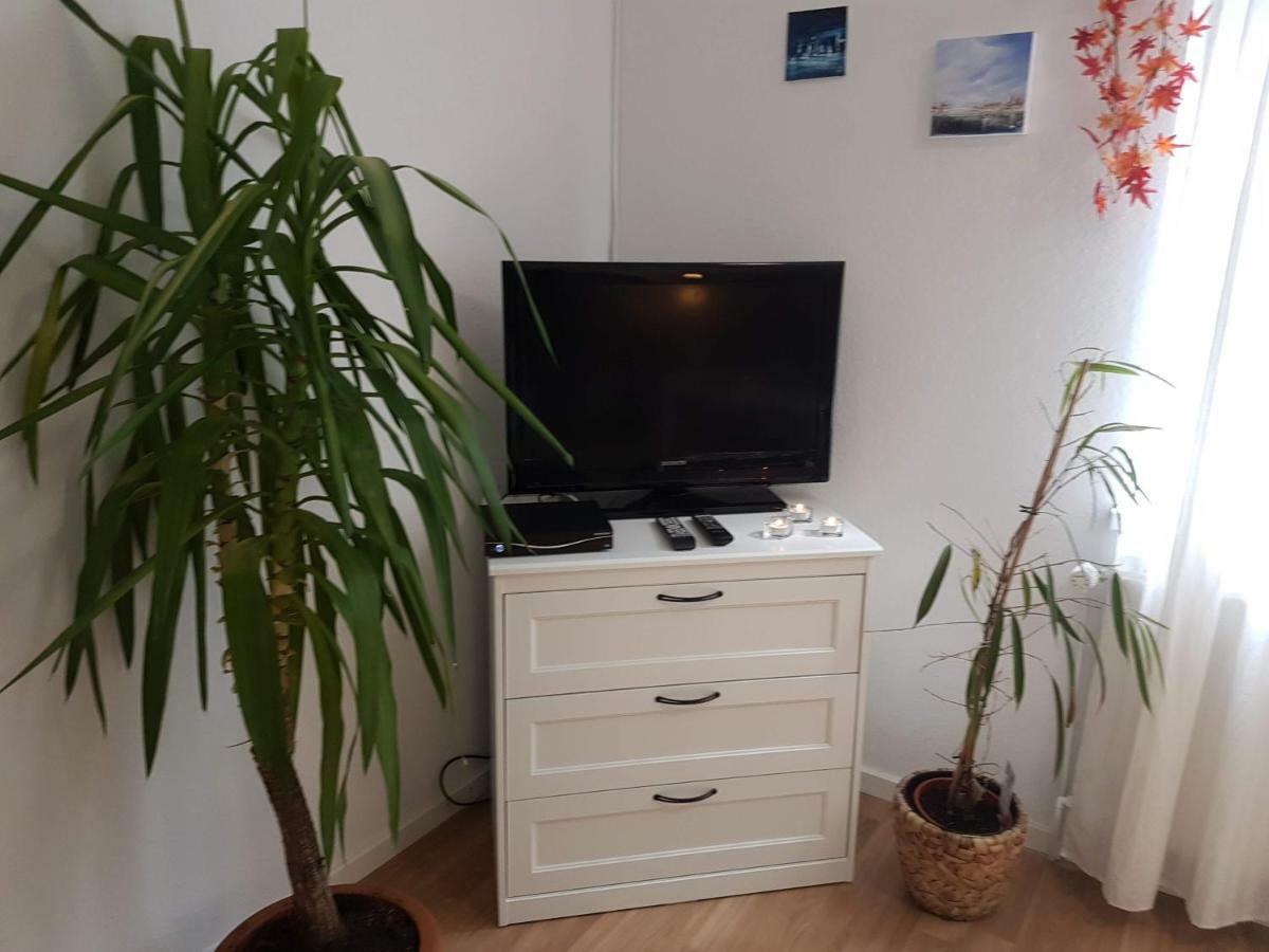 Kuenstler Ferienwohnung 3 Zimmer Kueche Bad Zentrale Lage Wulsbuttel Bagian luar foto