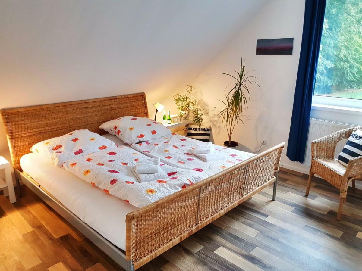 Kuenstler Ferienwohnung 3 Zimmer Kueche Bad Zentrale Lage Wulsbuttel Bagian luar foto
