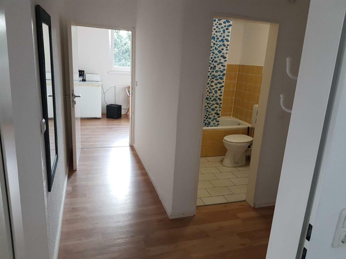 Kuenstler Ferienwohnung 3 Zimmer Kueche Bad Zentrale Lage Wulsbuttel Bagian luar foto