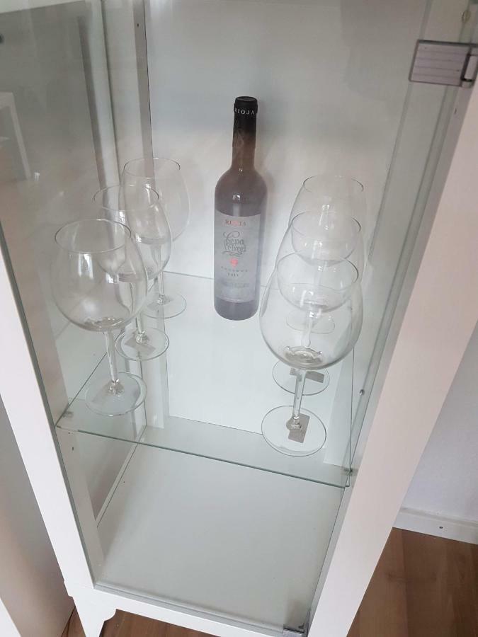 Kuenstler Ferienwohnung 3 Zimmer Kueche Bad Zentrale Lage Wulsbuttel Bagian luar foto